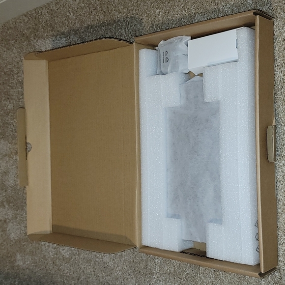 BRAND NEW Samsung Chromebook - Picture 3 of 10